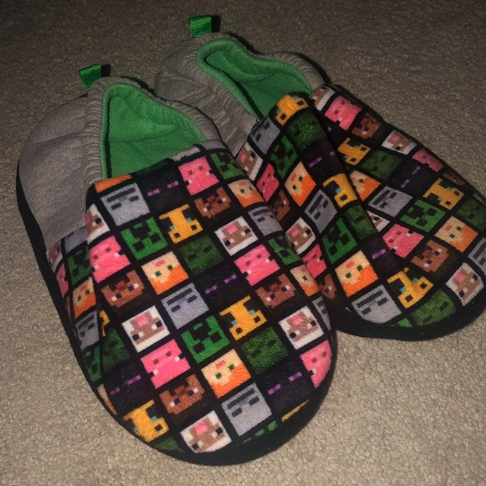 Mind craft  Minecraft Kids‎ 4-5 Slippers NWOT